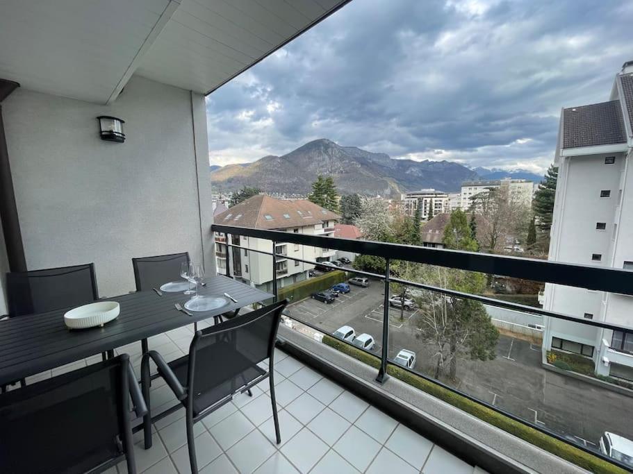 Le Mont-Veyrier, Parking Et Vue Apartment อานซี ภายนอก รูปภาพ