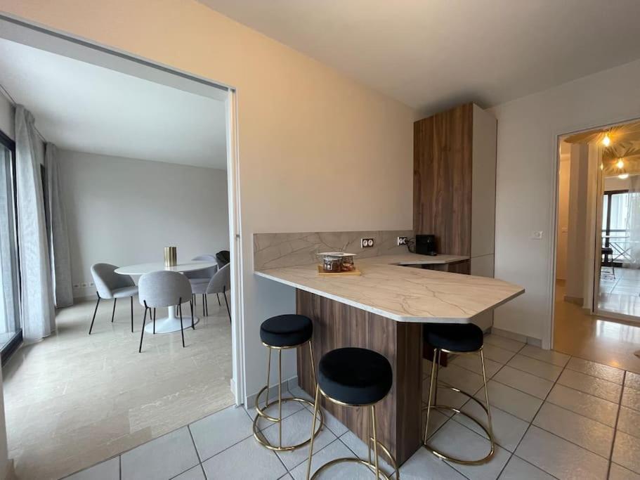 Le Mont-Veyrier, Parking Et Vue Apartment อานซี ภายนอก รูปภาพ
