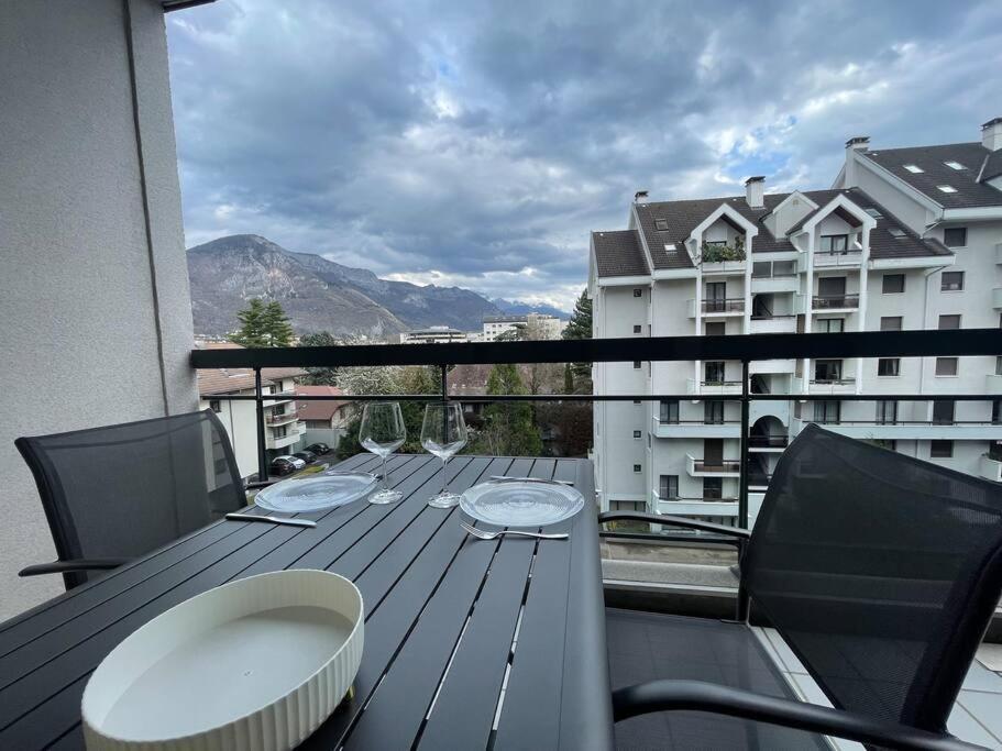 Le Mont-Veyrier, Parking Et Vue Apartment อานซี ภายนอก รูปภาพ